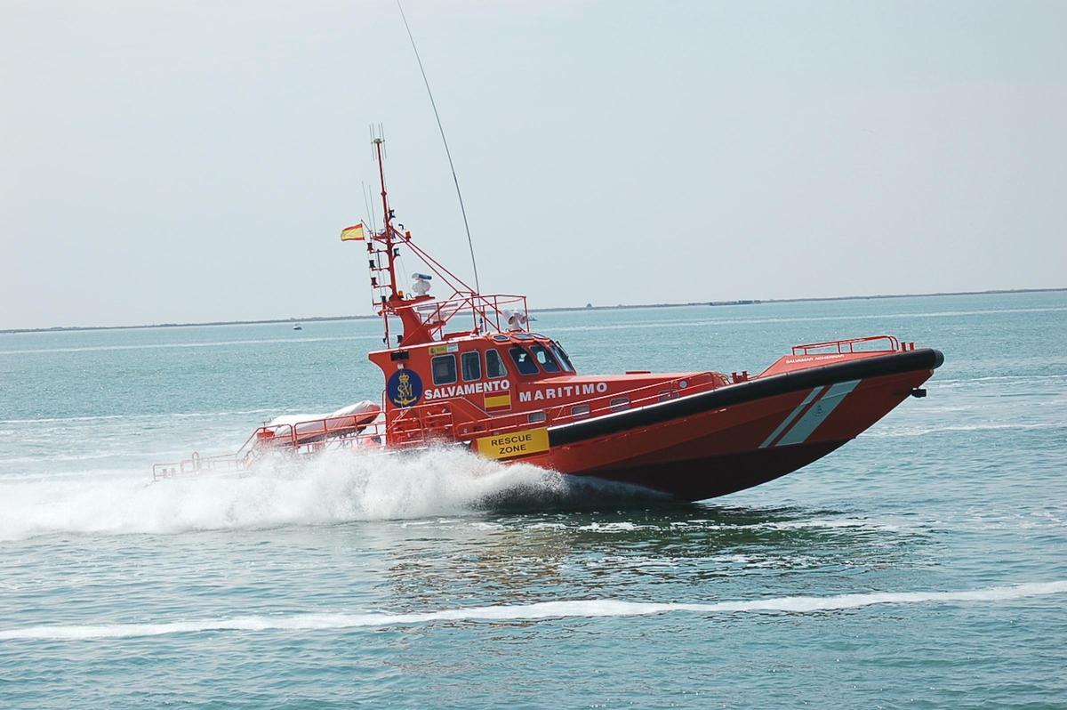 Rescatats tres tripulants d’un veler a la deriva a la costa de Tarragona