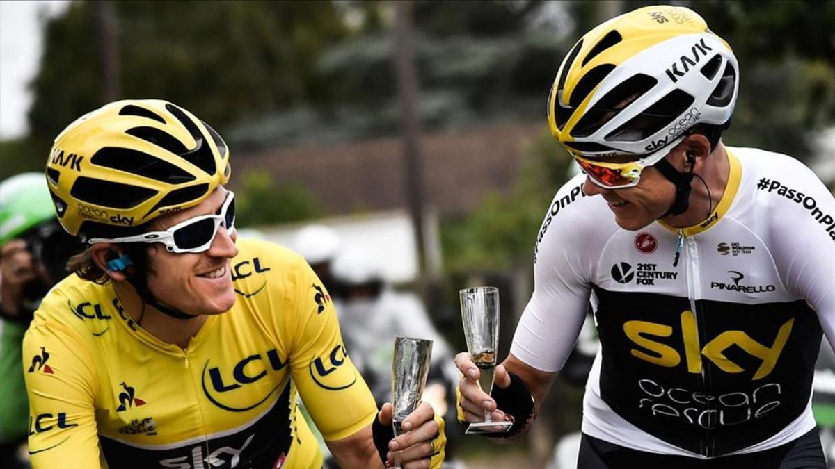 Dos potencias se saludan: Geraint Thomas y Chris Froome