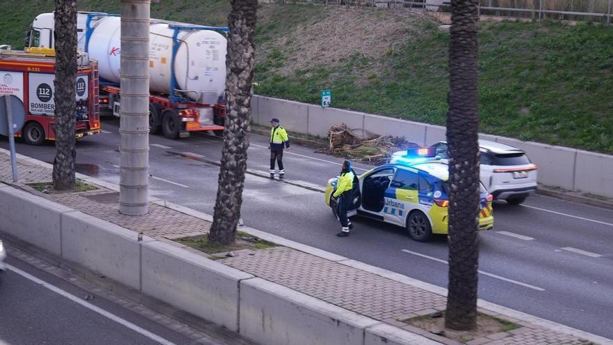 Afectaciones en la Ronda Litoral y la C-32 a causa del viento