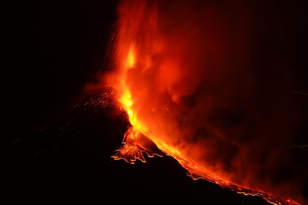 Galeria de fotos: Espectacular erupció de l'Etna a Sicília