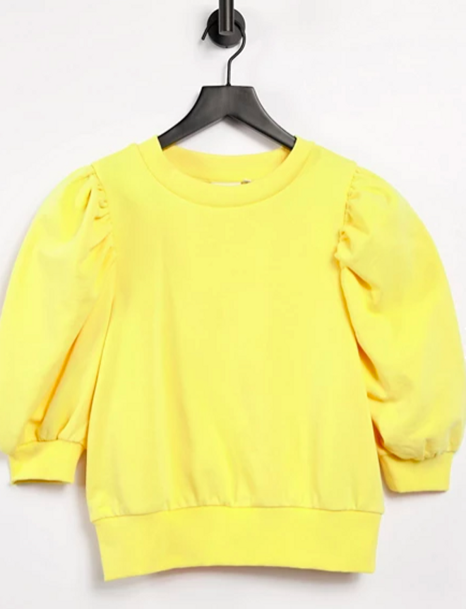 Sudadera amarilla con mangas voluminosas de Only
