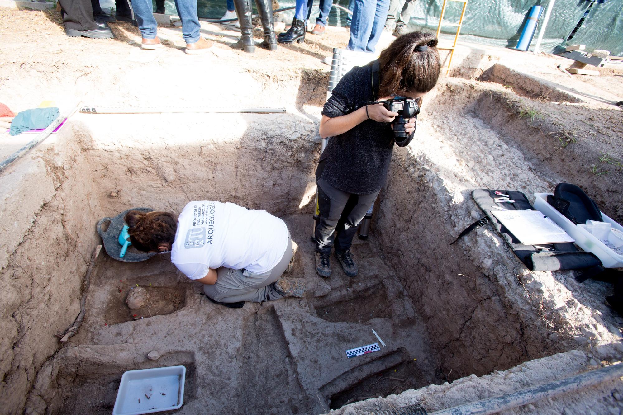 Exhumación en el cementerio de Alicante de los cuerpos represaliados durante la Guerra Civil