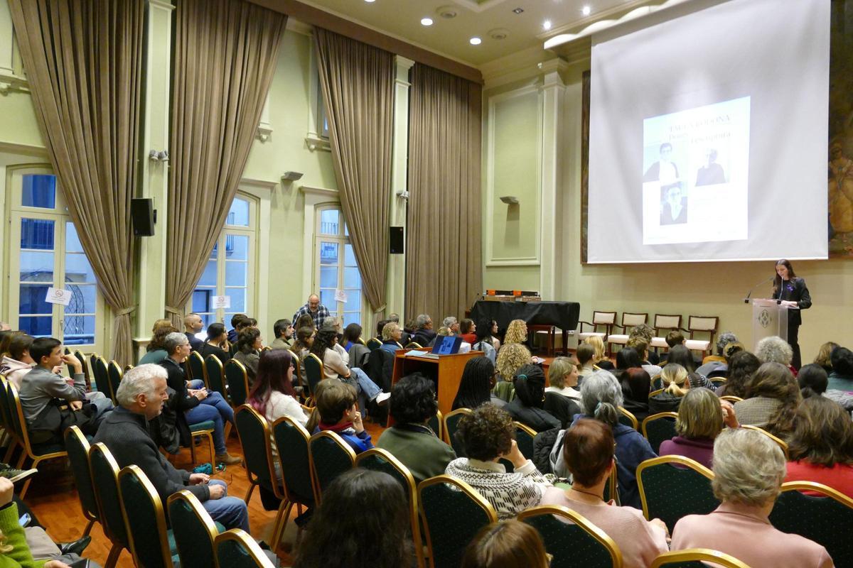 EN IMATGES | Figueres celebra el Dia de la Dona amb els Premis Maria Rosa Ymbert, la lectura del manifest i una taula rodona d'escriptores