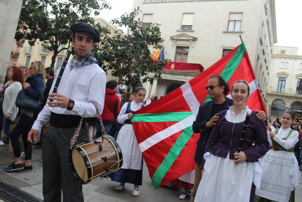 Tarda de Santa Creu  dansa d''Euskadi i gegants