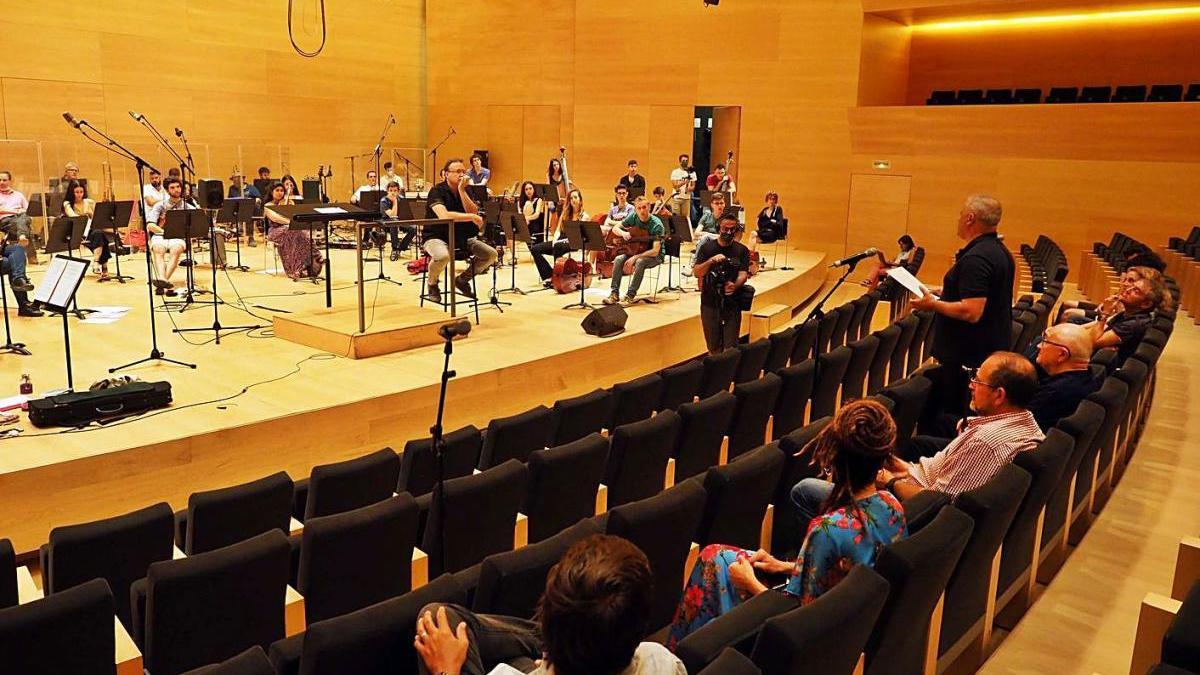 Presentació d&#039;«Emociona&#039;t» de la Simfònica de Cobla i Corda de Catalunya a l&#039;Auditori de Girona.