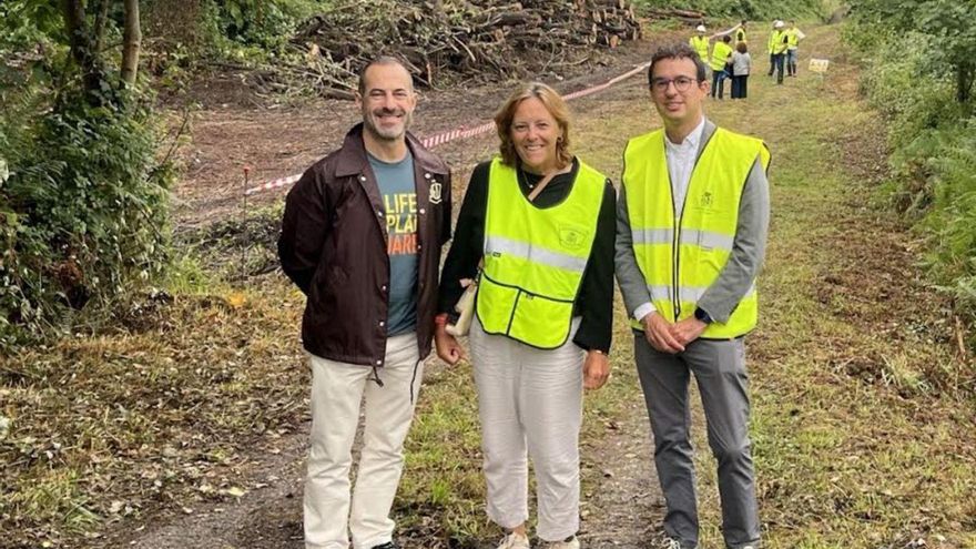 La Confederación limpia el cauce del Nora en Hevia para evitar inundaciones: así es la actuación en marcha