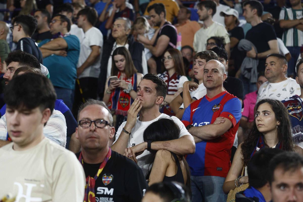 La desolación de la grada en aquella fatídica noche del 17 de junio de 2023.