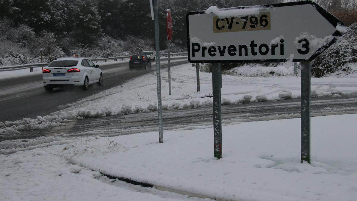 Temporal nieve en la carretera Alcoy Banyeres - Montesol.