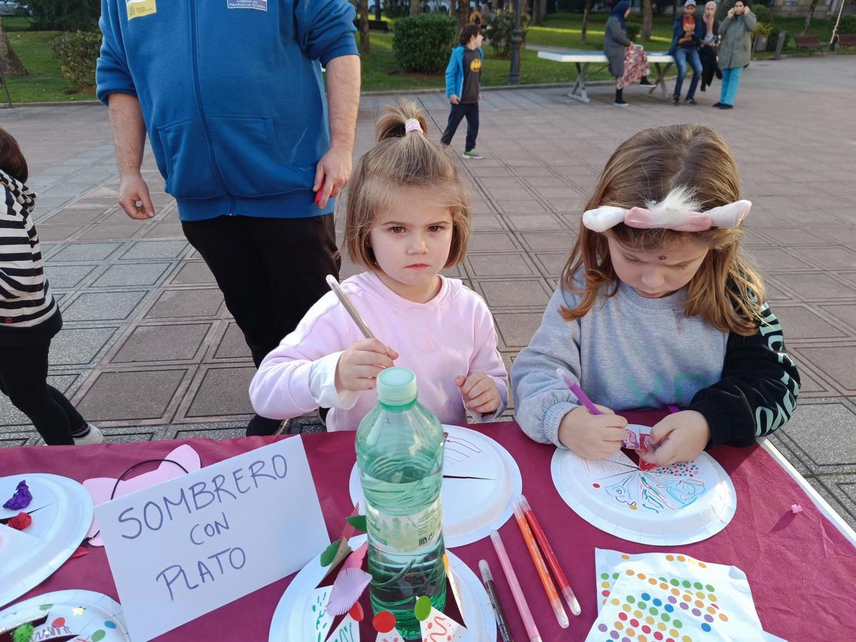 En imágenes: así son los talleres de carnaval de Llanera