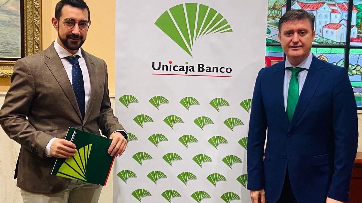 Firma del acuerdo entre Unicaja Banco y ACIA