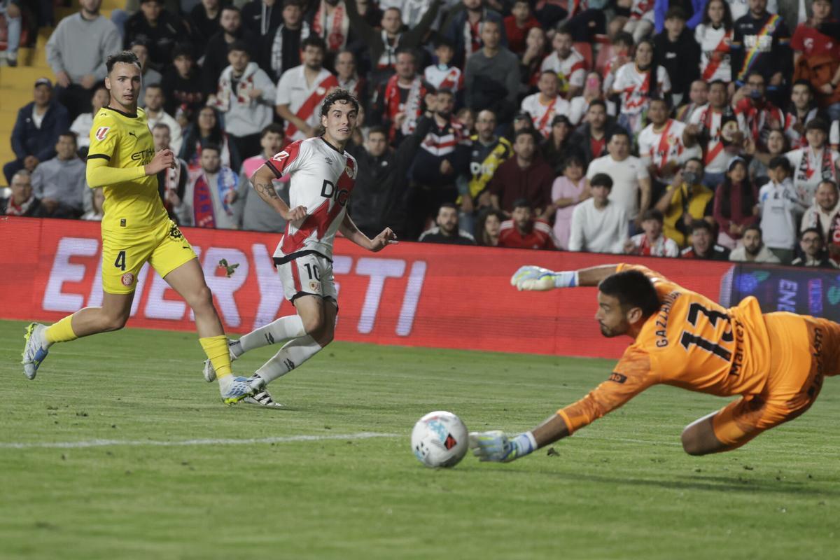 Un gol de l’etern Stuani evita la derrota del Girona  a Vallecas