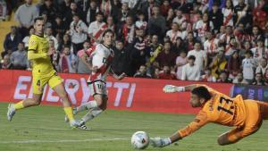 Un gol de l’etern Stuani evita la derrota del Girona  a Vallecas