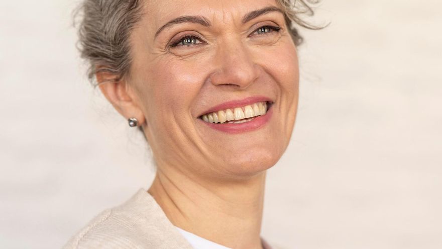 Así es la crema que usan las dermatólogas para reafirmar el cuello después de los 45 años
