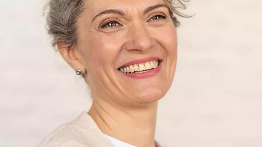 Así es la crema que usan las dermatólogas para reafirmar el cuello después de los 45 años