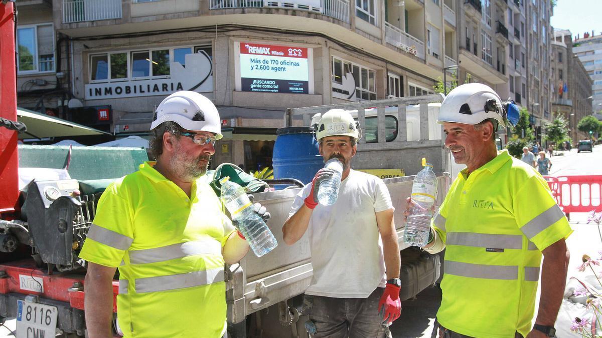 Trabajadores de la construcción en Ourense.