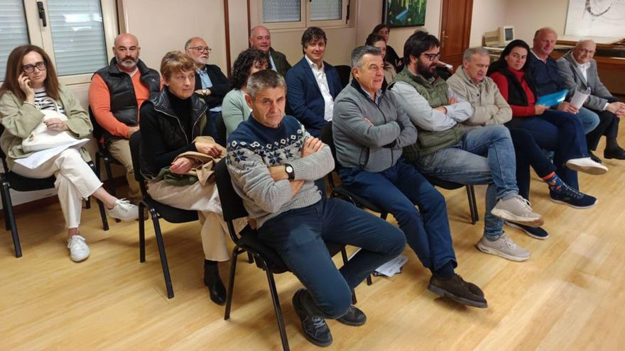 Parte de los representantes de la Mancomunidad del Oriente, ayer. | J. M. CARBAJAL