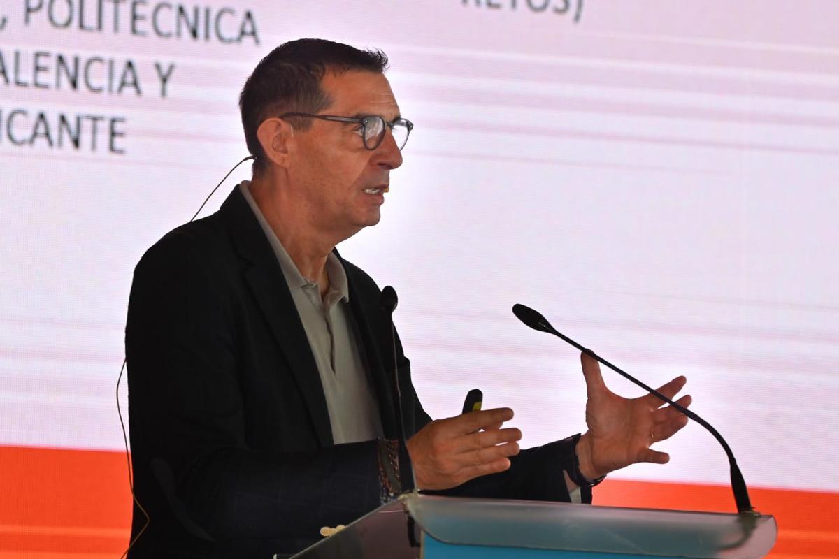 Jorge Olcina durante una conferencia