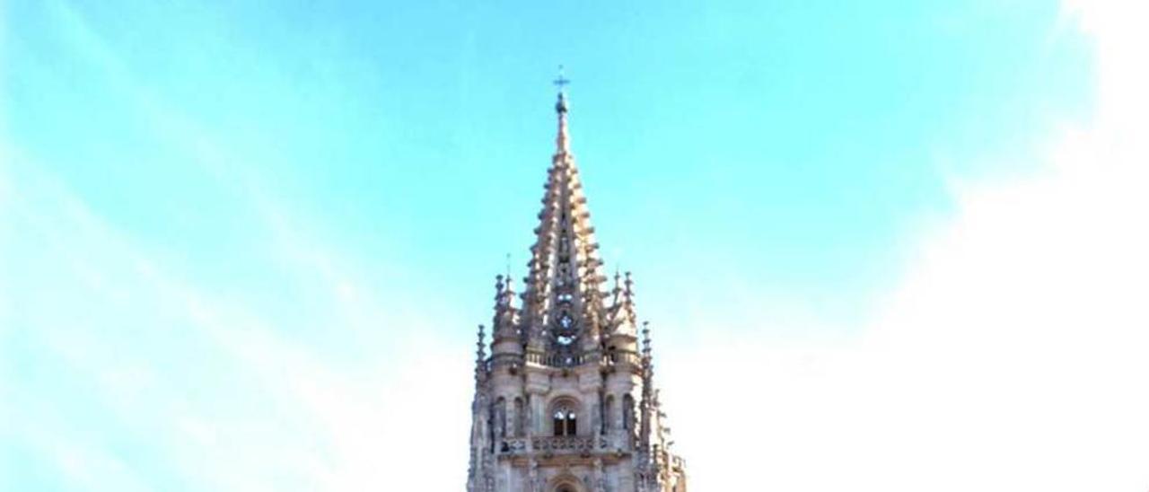 Patxi Mangado, frente a la catedral de Oviedo.