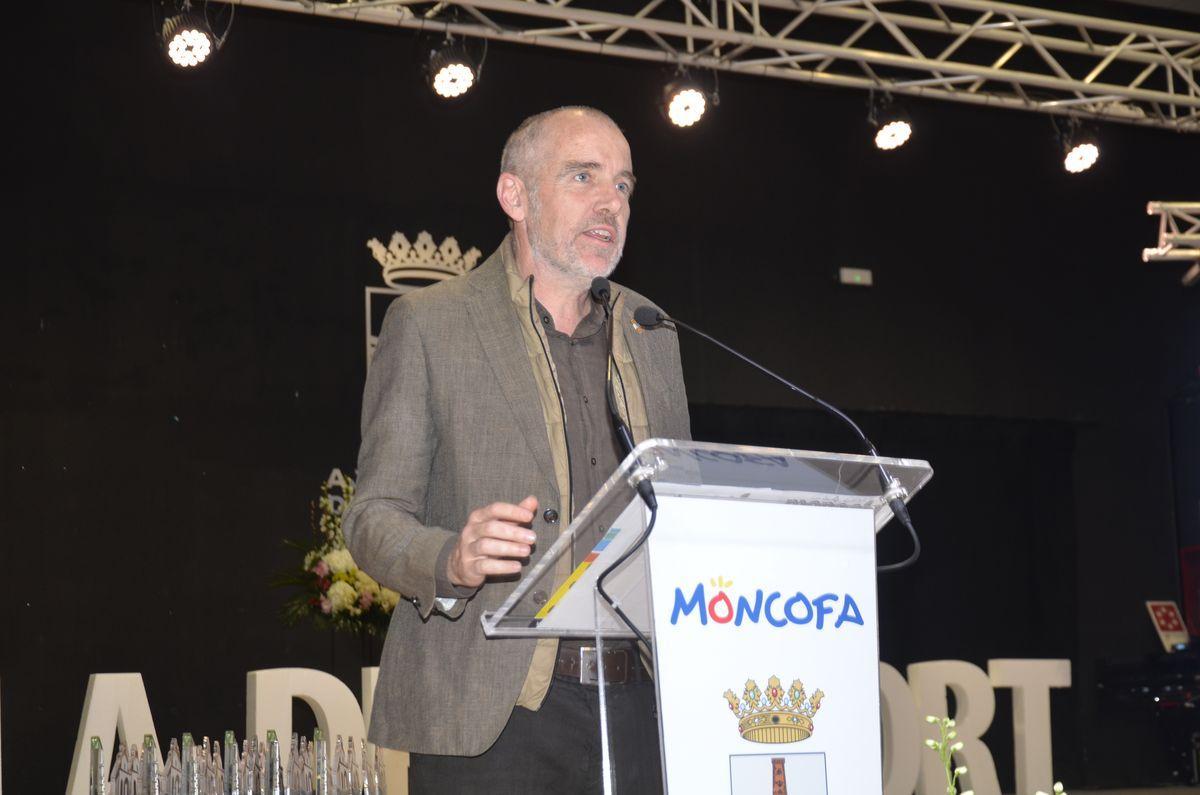 El alcalde de Moncofa, Wences Alós, durante su intervención en la gala.