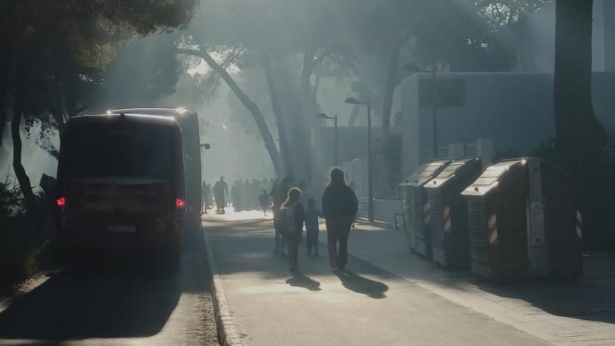 Indignación en el Saler por la quema de rastrojos junto a 600 escolares