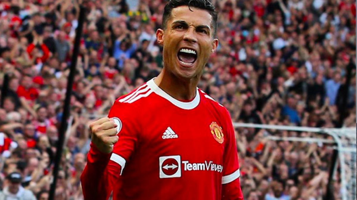 Cristiano Ronaldo celebra uno de sus dos goles al Newcastle en Old Trafford.