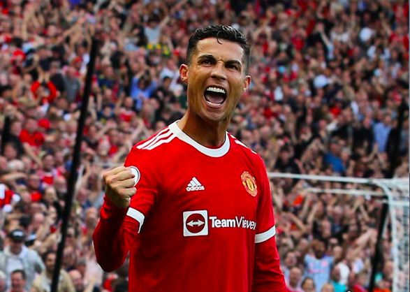 Cristiano Ronaldo celebra uno de sus dos goles al Newcastle en Old Trafford.