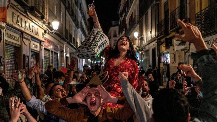 Almeida culpa de las aglomeraciones descontroladas en Madrid al cierre perimetral