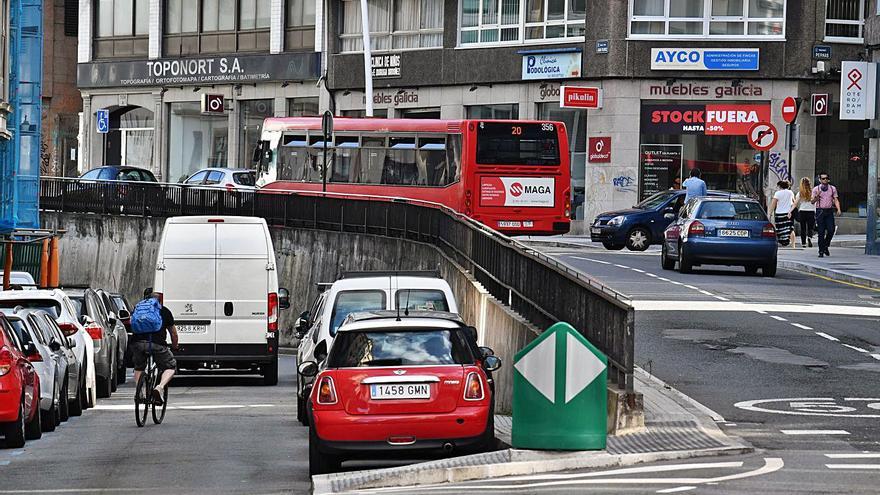 Los comerciantes aceptan el carril bus en Juan Flórez, pero alertan de que saturará el tráfico