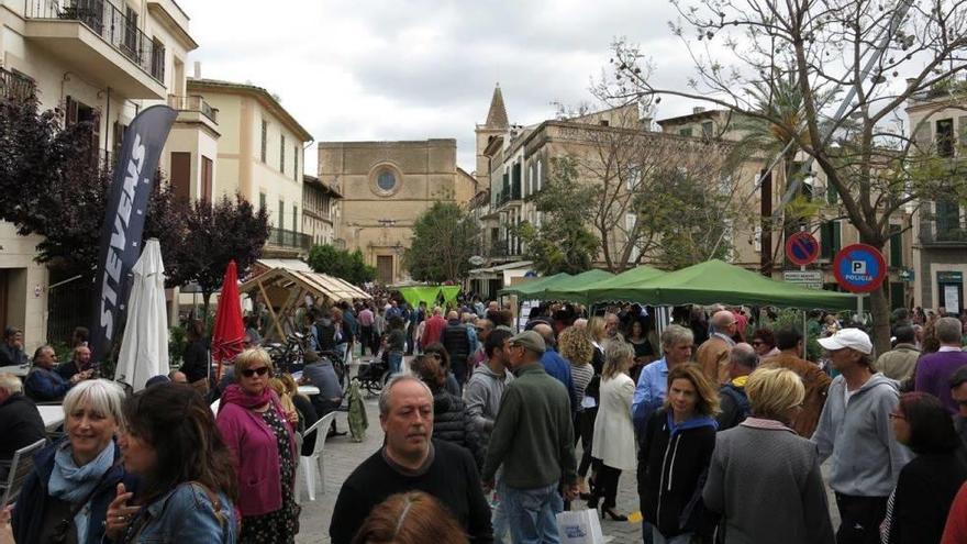 El centro de Porreres se convirtió un año más en un mercado ecológico donde mostrar los últimos productos y repasar la tradición.