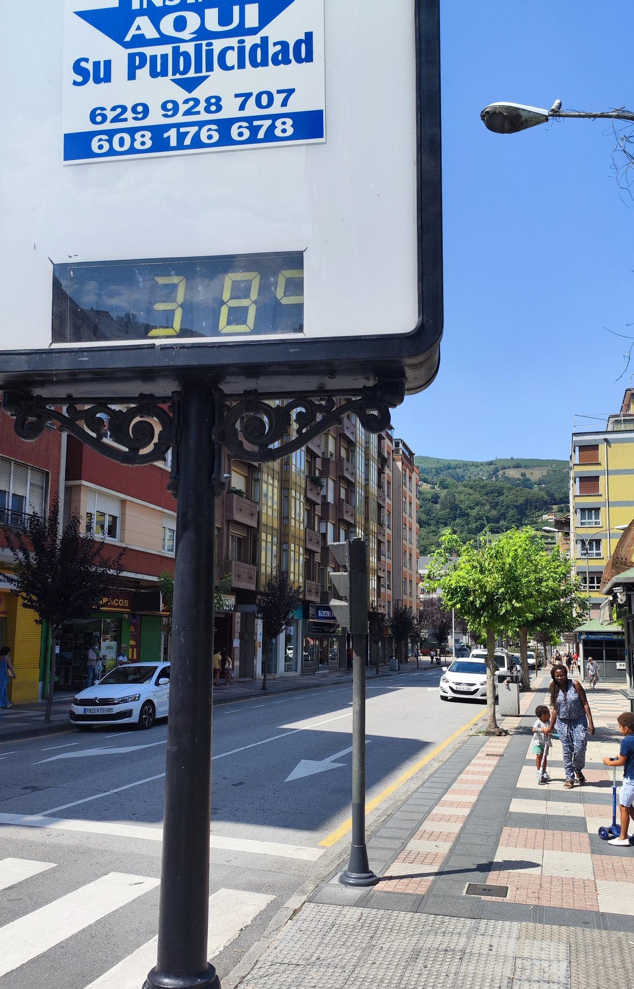 En imágenes: El calor se deja notar en Oviedo