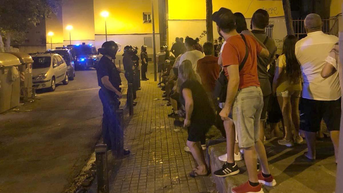 Dispositivo de los Mossos en el barrio de Sant Roc de Badalona para detener al supuesto asesino del Port Olímpic.