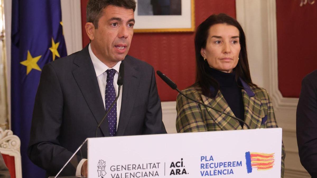 Mazón junt amb la consellera Merino, en l'anunci de l'acord amb Vox pels pressupostos.