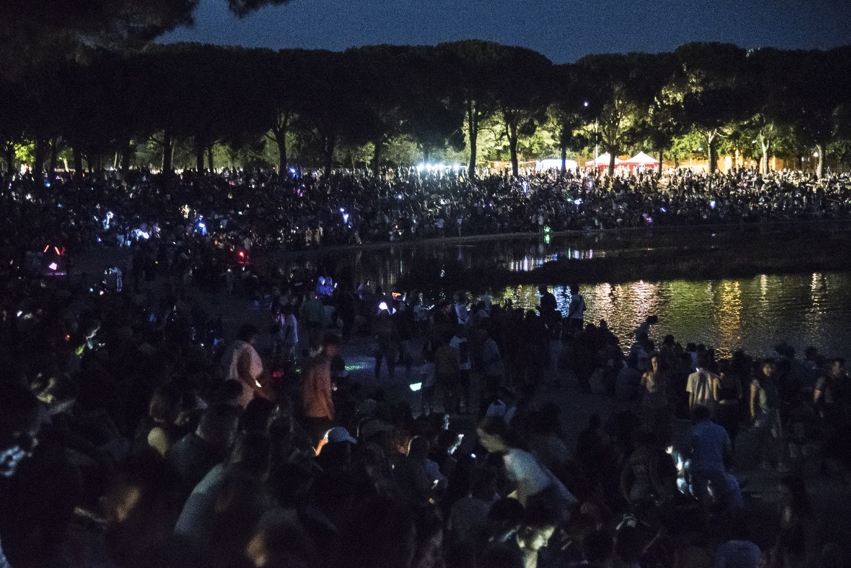 El Parc de l'Agulla s'omple per veure el Castell de Focs