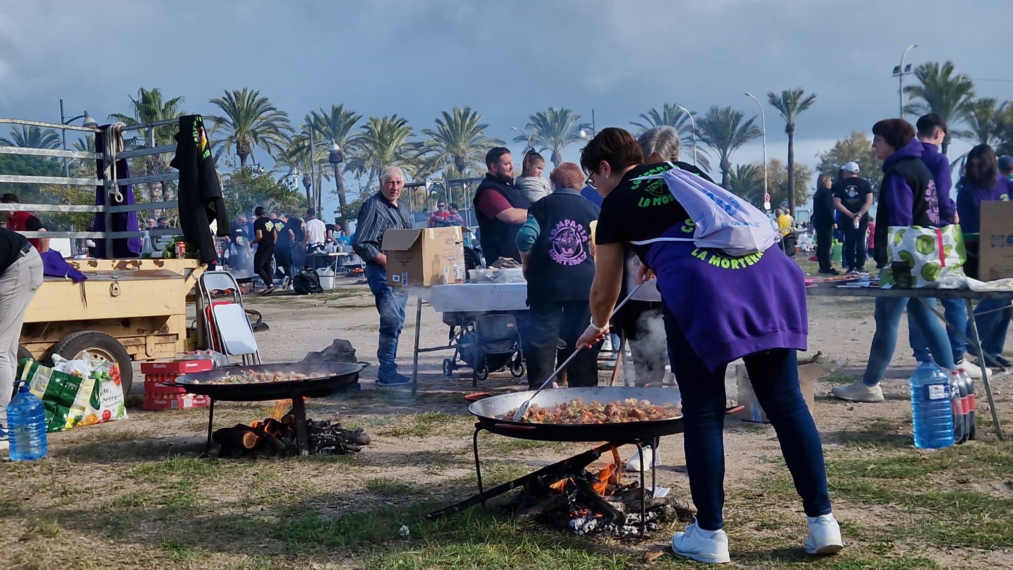 Vinaròs reúne a 3.500 personas en una fiesta de paellas para anunciar el Carnaval 2025