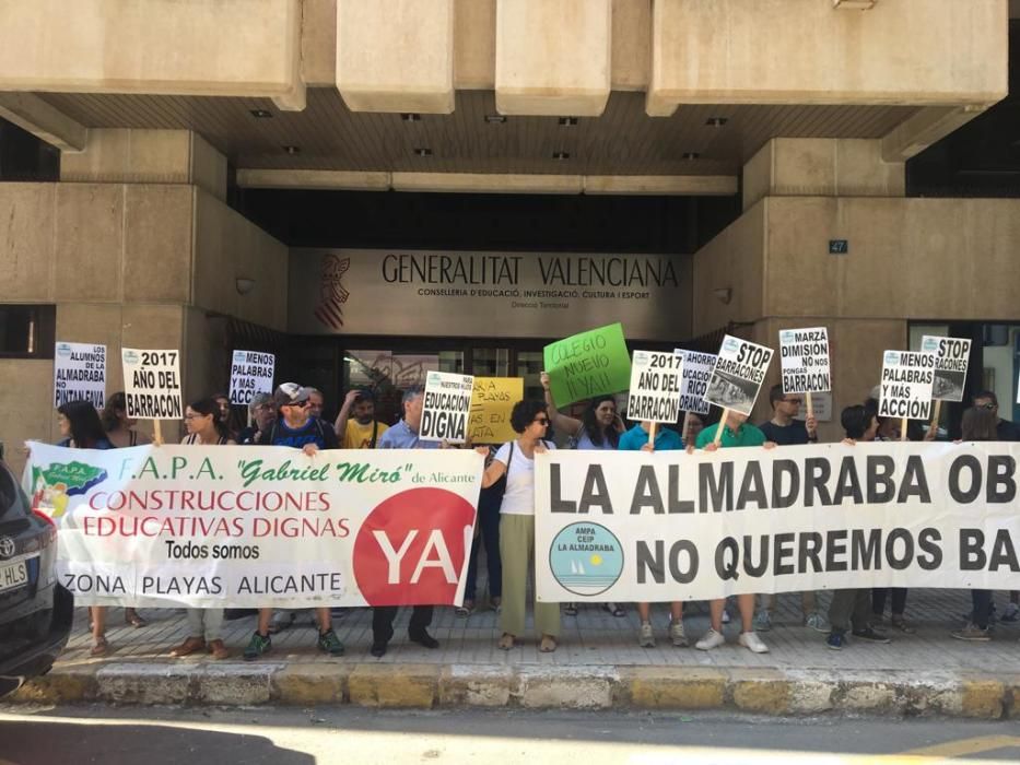 Protesta contra los barracones de La Almadraba