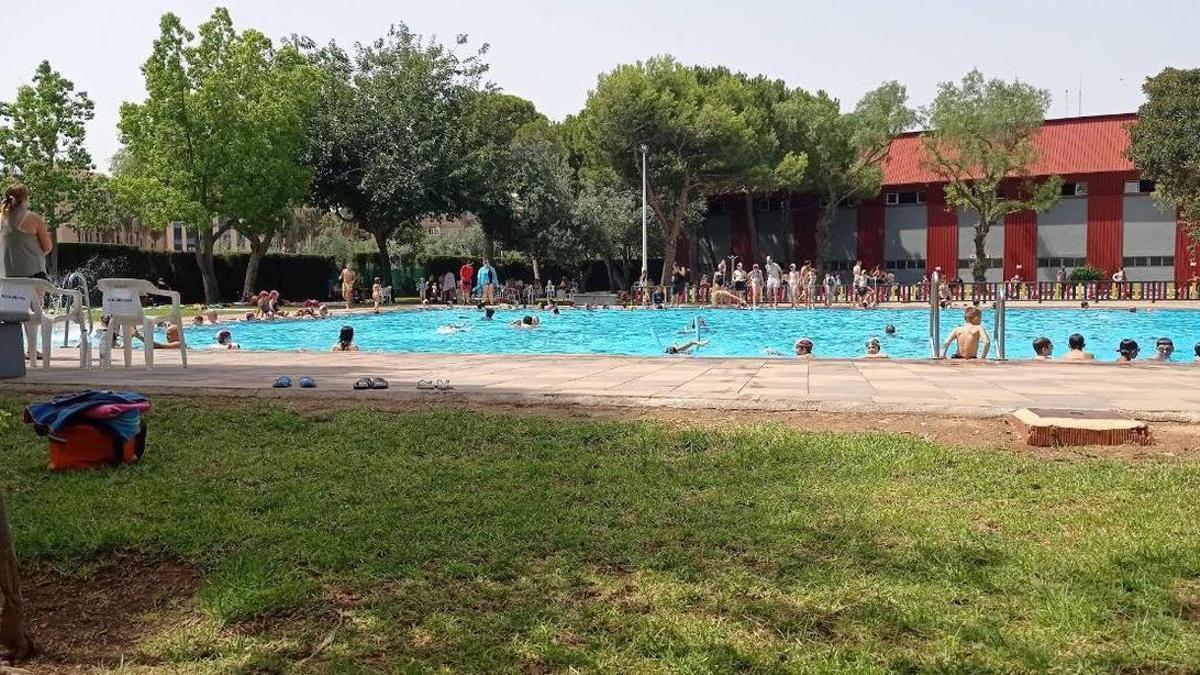 Muere una bañista de 60 años en la piscina de verano municipal de Mislata
