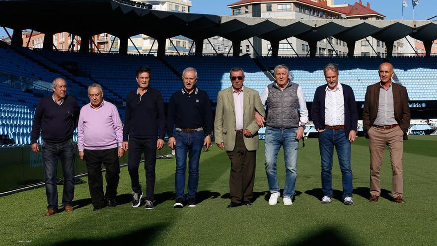 Juan Fernández, Lezcano, Manolo, Sánchez, Jiménez, Doblas, Rodilla y Waldo, ayer en Balaídos. // R. Grobas