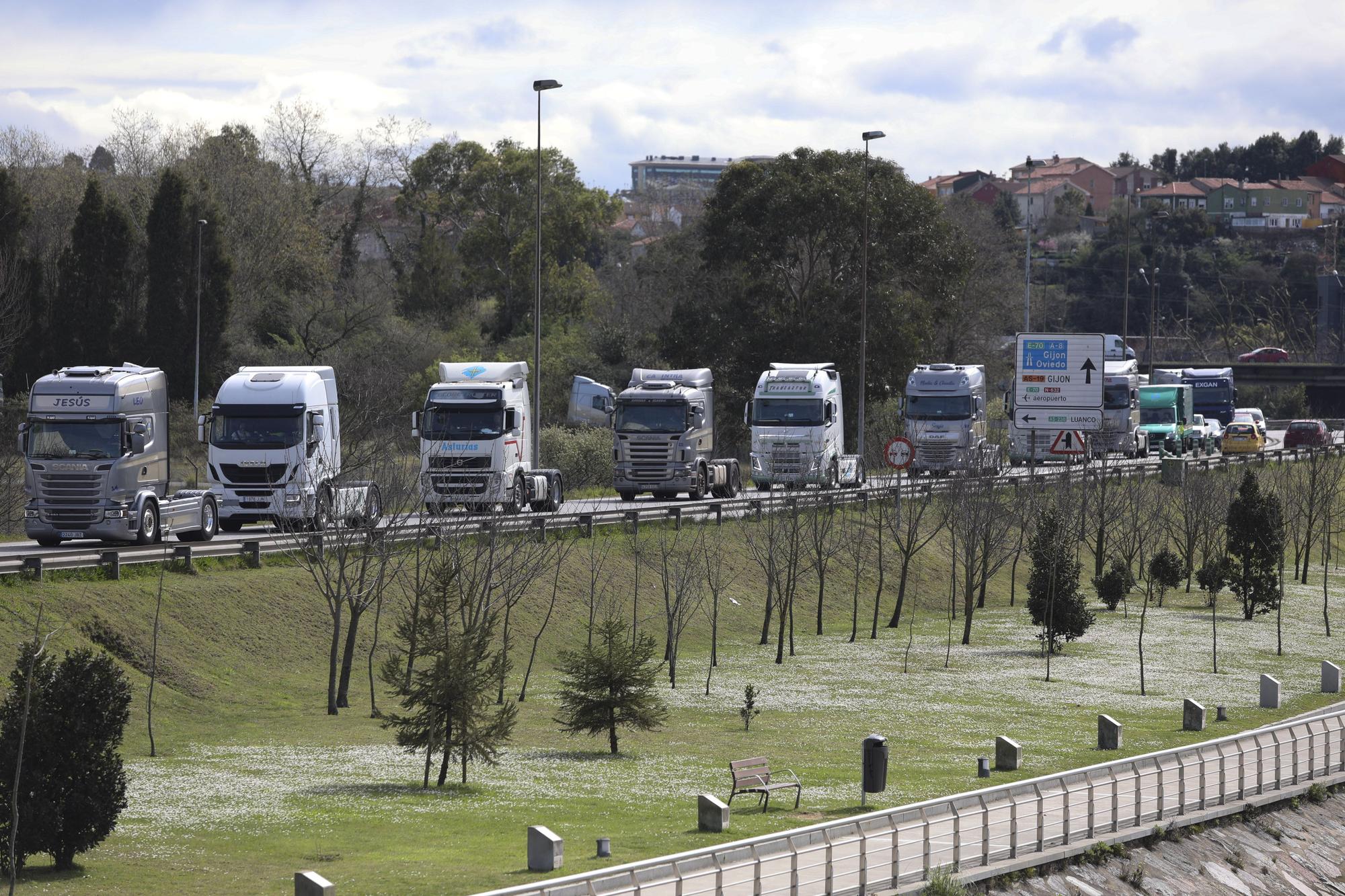 EN IMÁGENES: Así está siendo el paro del transporte en Asturias