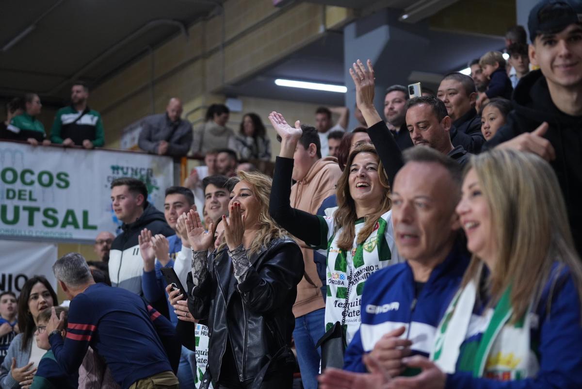 Público en las gradas de Vista Alegre en el último partido del Córdoba Futsal.