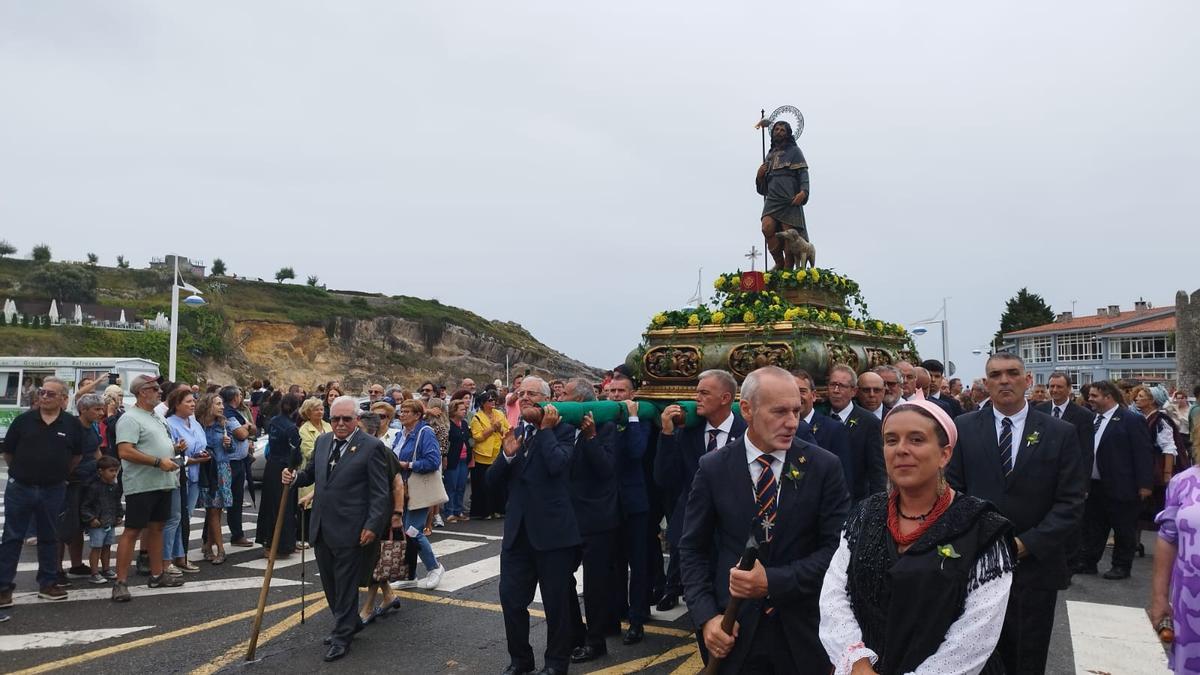 En Imágenes: San Roque reúne a más de un millar de devotos en Llanes