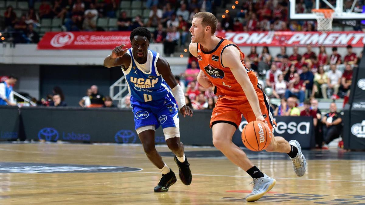 88-81 | El UCAM Murcia fagocita al Leyma Coruña a base de vértigo y errores propios