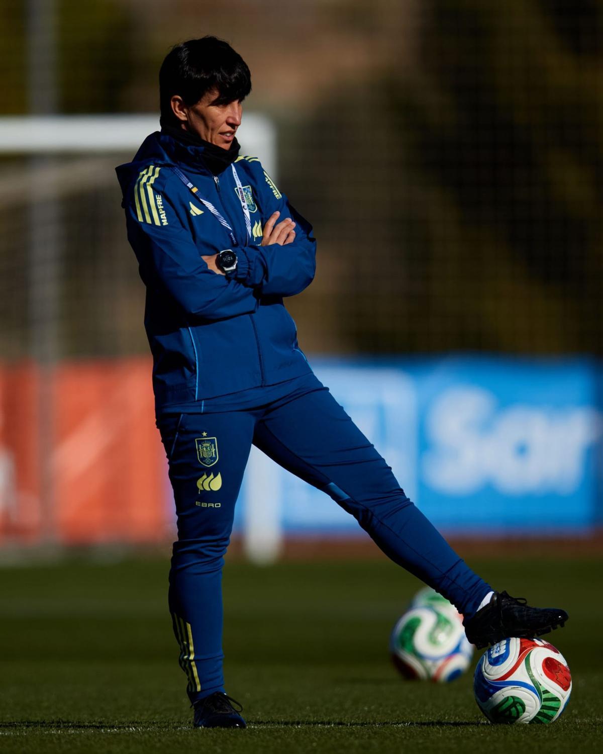 La seleccionadora Sonia Bermúdez en un entrenamiento en Las Rozas.