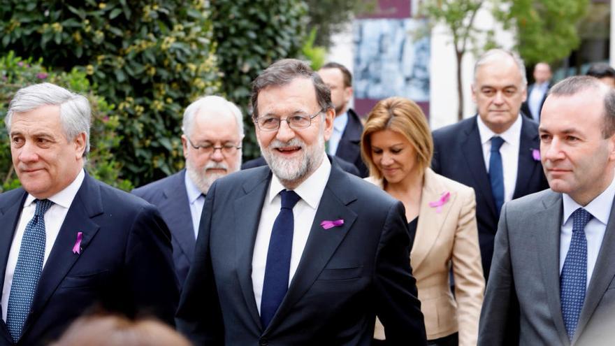 Rajoy, en el centro, en el acto de hoy en València. Foto: M. A. Montesinos