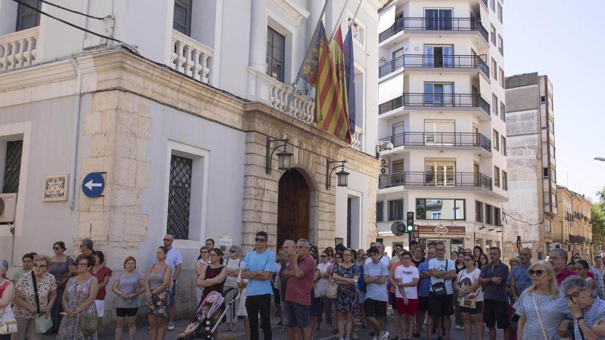 Minuto de silencio por la última víctima de violencia machista en la comarca.