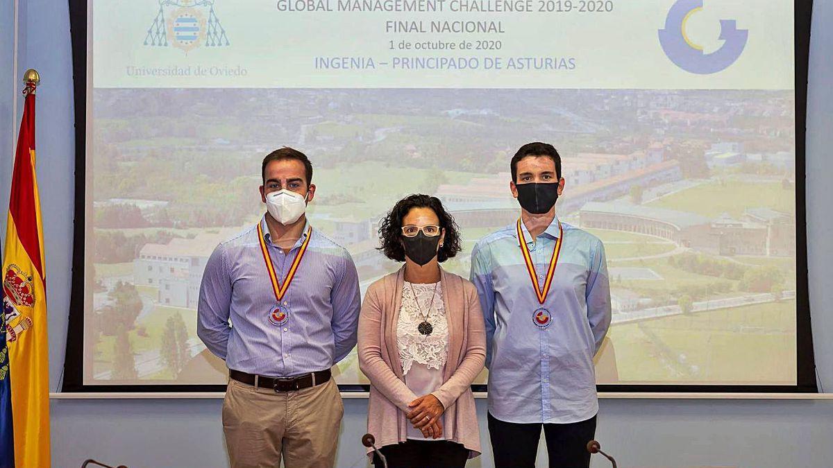 Por la izquierda, Alejandro Vallina, Inés Suárez y Javier de la Llana.