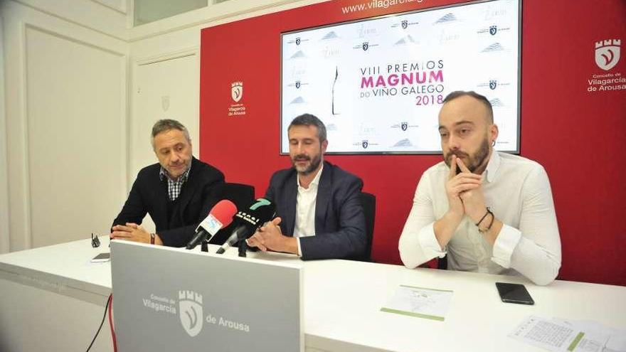 Xoán Cannas, Alberto Varela y José Dieste en la rueda de prensa de los premios Mágnum. // Iñaki Abella