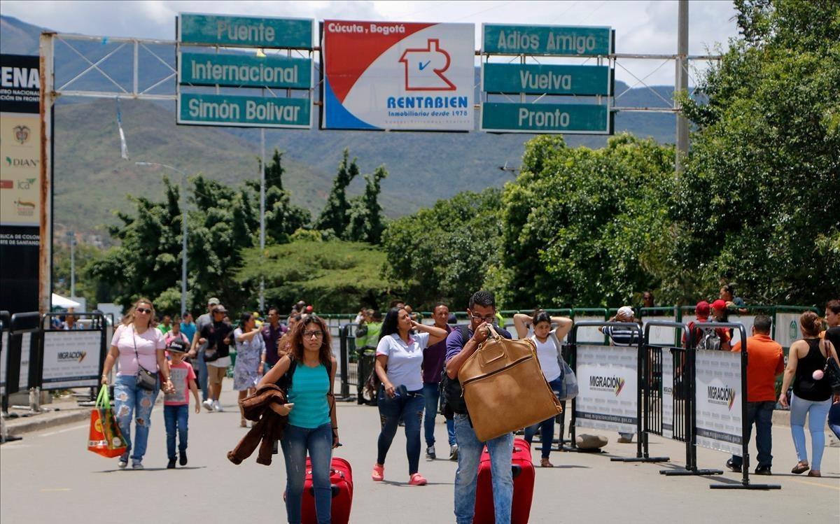 Millones De Venezolanos Huyen De La Crisis Por Toda Sudam Rica