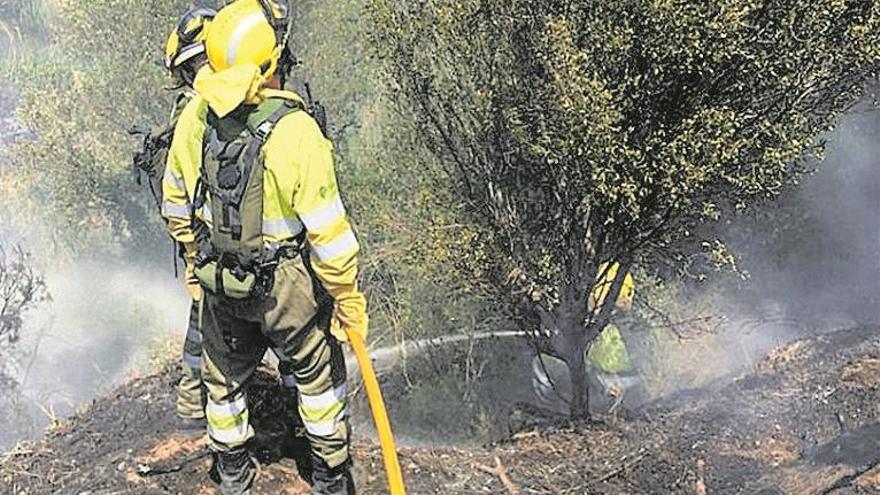 Tres conatos de incendio por rayos latentes en Cirat, Montán y Bejís