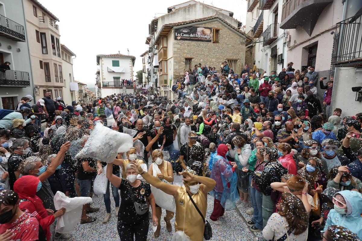 Los vecinos de Morella han sido los verdaderos protagonistas del desfile de las carrozas.