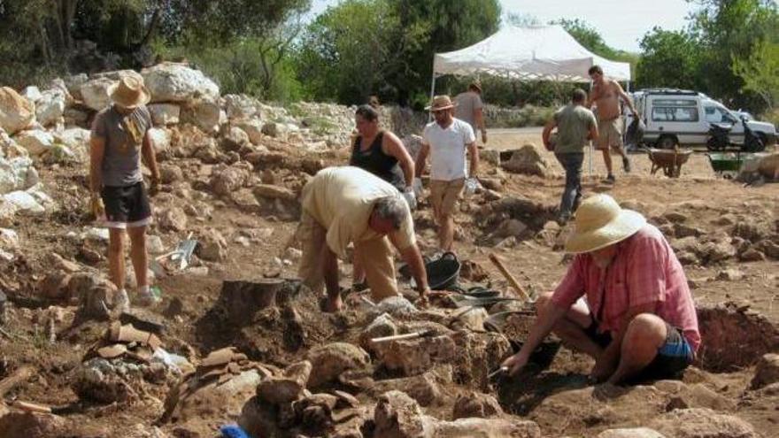 Voluntarios que trabajan en Can Jordi.